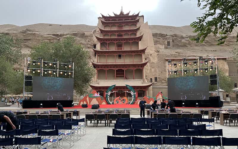 廣告物料制作會(huì)場(chǎng)布景舞臺(tái)搭建展位搭建舞臺(tái)燈光設(shè)備演藝音響高清LED屏