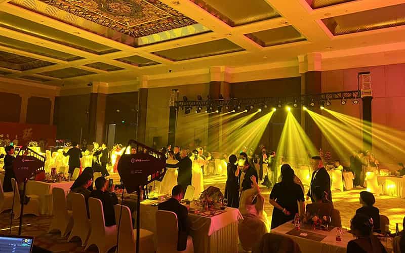 廣告物料制作會(huì)場(chǎng)布景舞臺(tái)搭建展位搭建舞臺(tái)燈光設(shè)備演藝音響高清LED屏